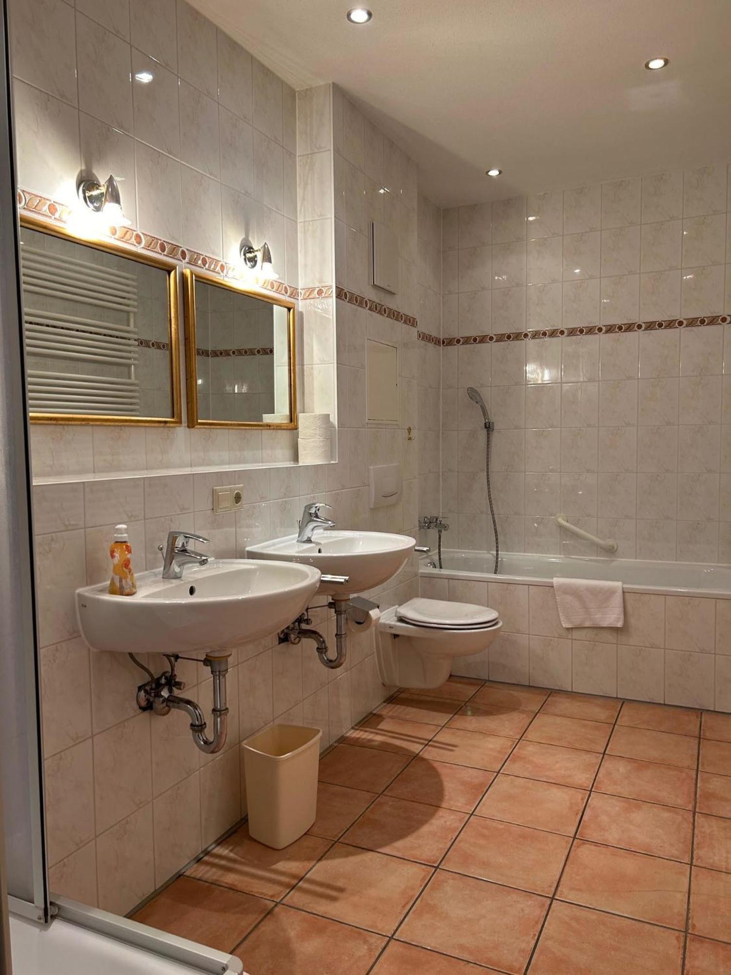 Gabi Mit Pool Und Sauna Übersee المظهر الخارجي الصورة